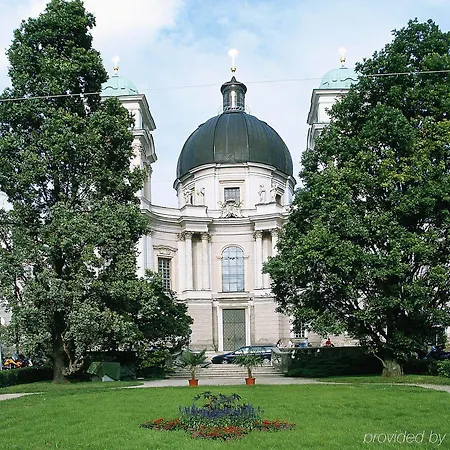 ホテル Salzburg-nord 3*